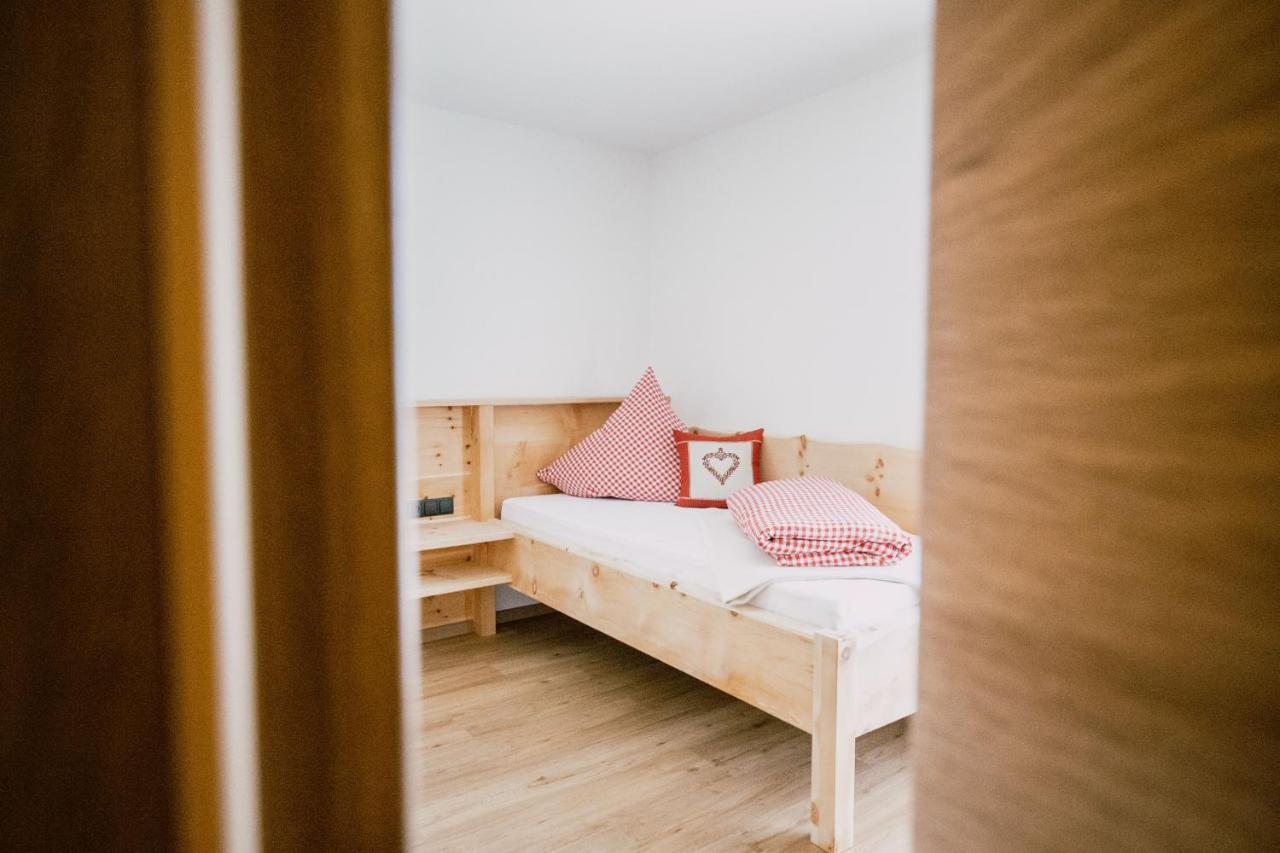 Nedererhof - Zimmer Edelweiss Mit Gemeinschaftskueche Schmirn Eksteriør billede